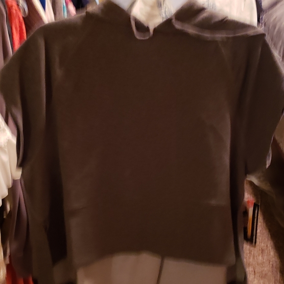 Top - Picture 2 of 2